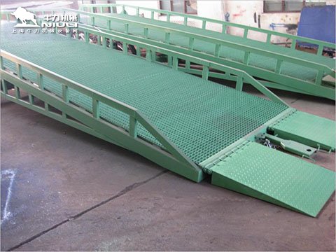 DCQH移动式液压登车桥