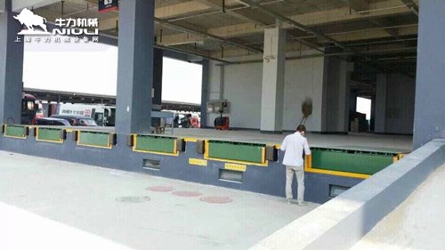 固定式液压登车桥